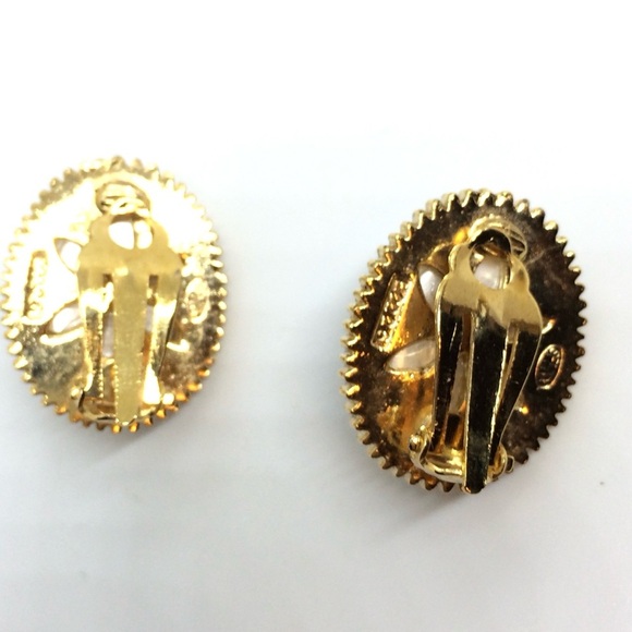 VINTAGE SPHINX PEARL RHINESTONE GOLD TONE OVAL LARGE CLIP ON STATEMENT EARRINGS - Picture 12 of 16